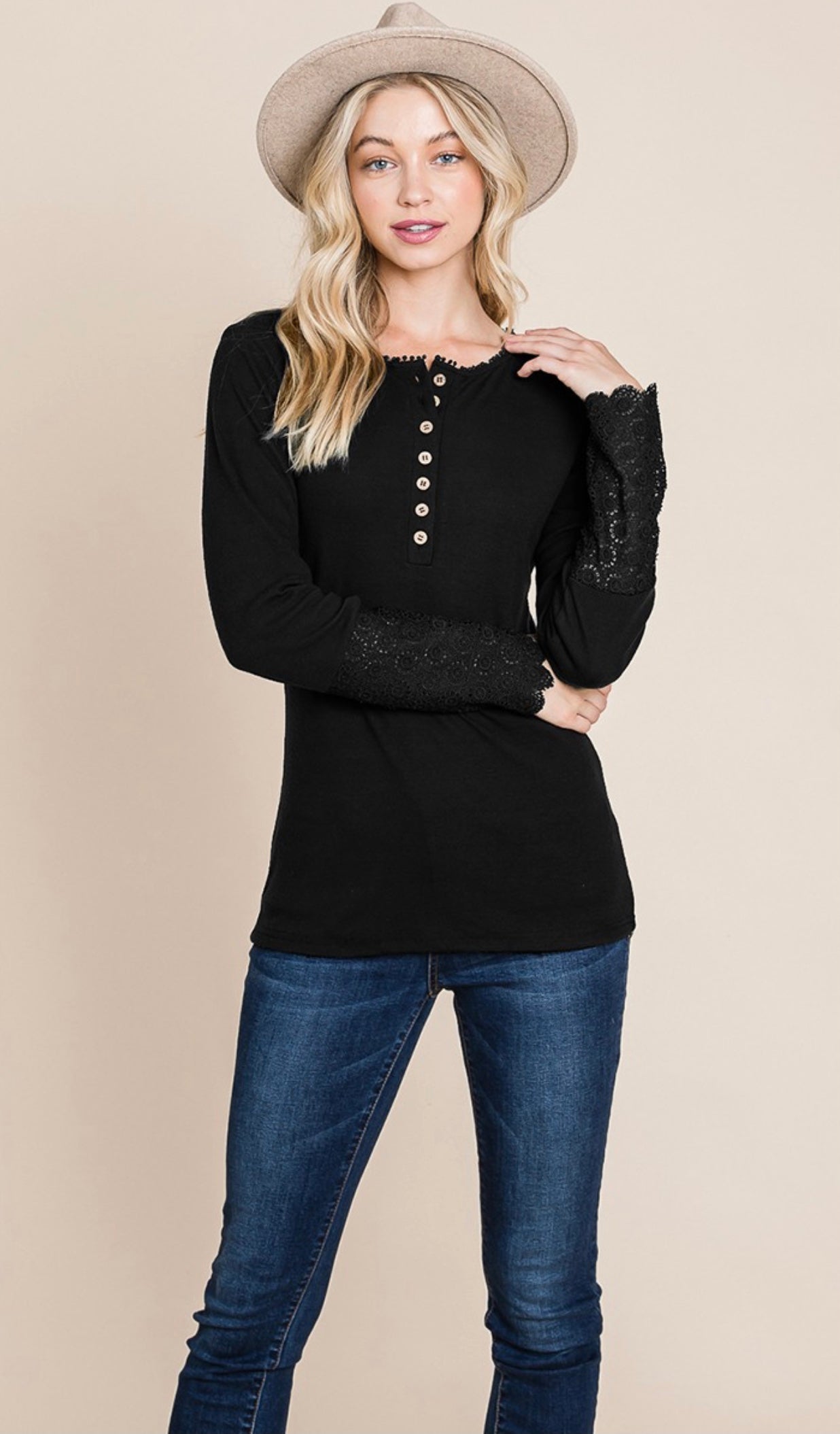 Rolypoly scalloped neck, button, placket lace sleeve top