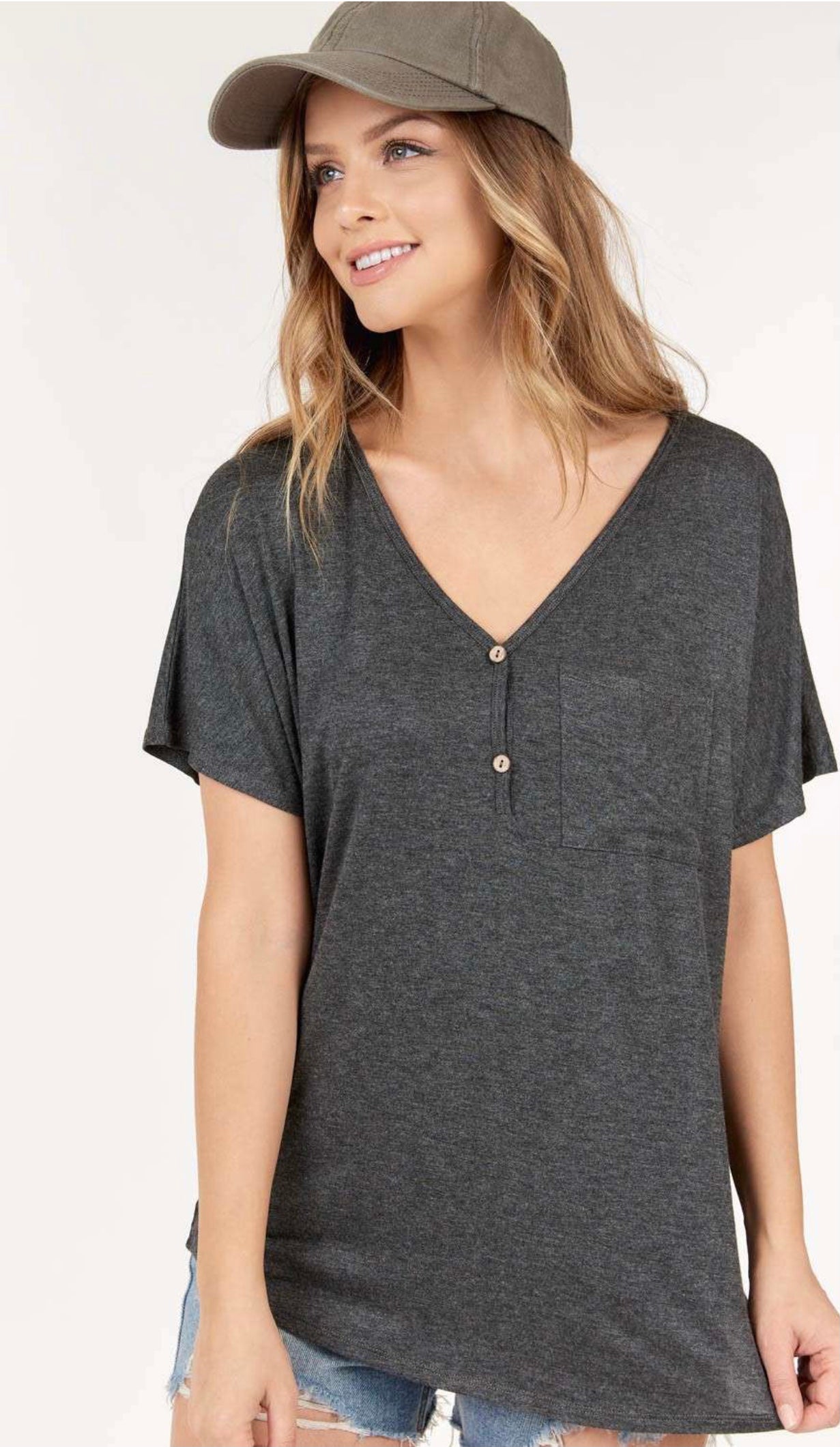 Basic short sleeve round neck top, with buttons