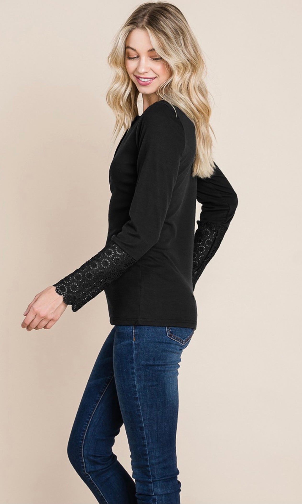 Rolypoly scalloped neck, button, placket lace sleeve top