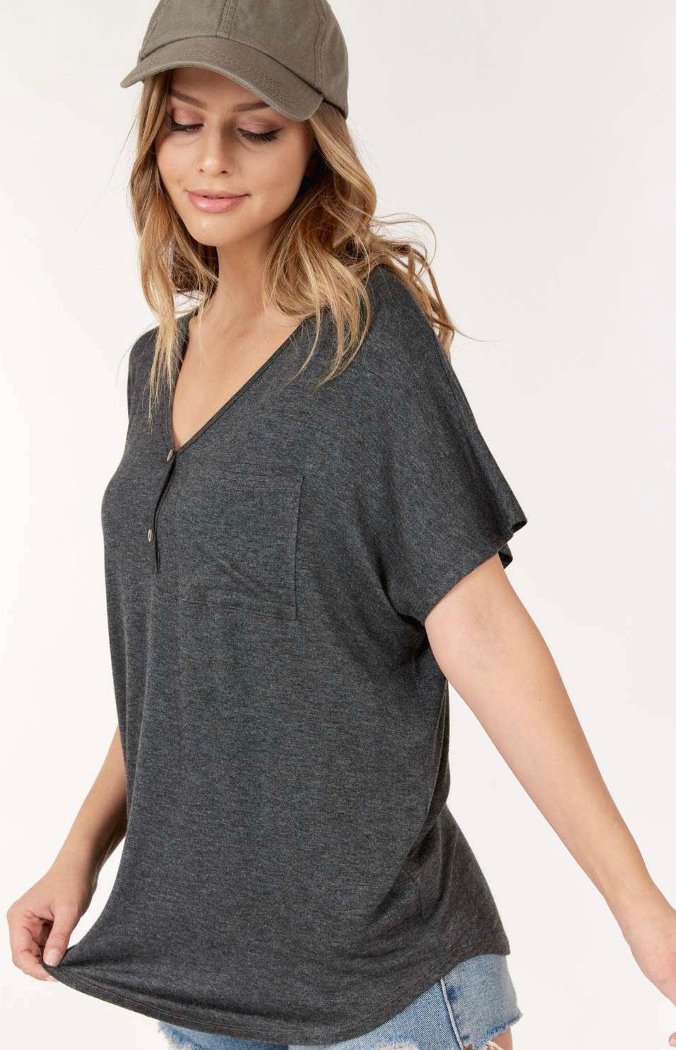 Basic short sleeve round neck top, with buttons
