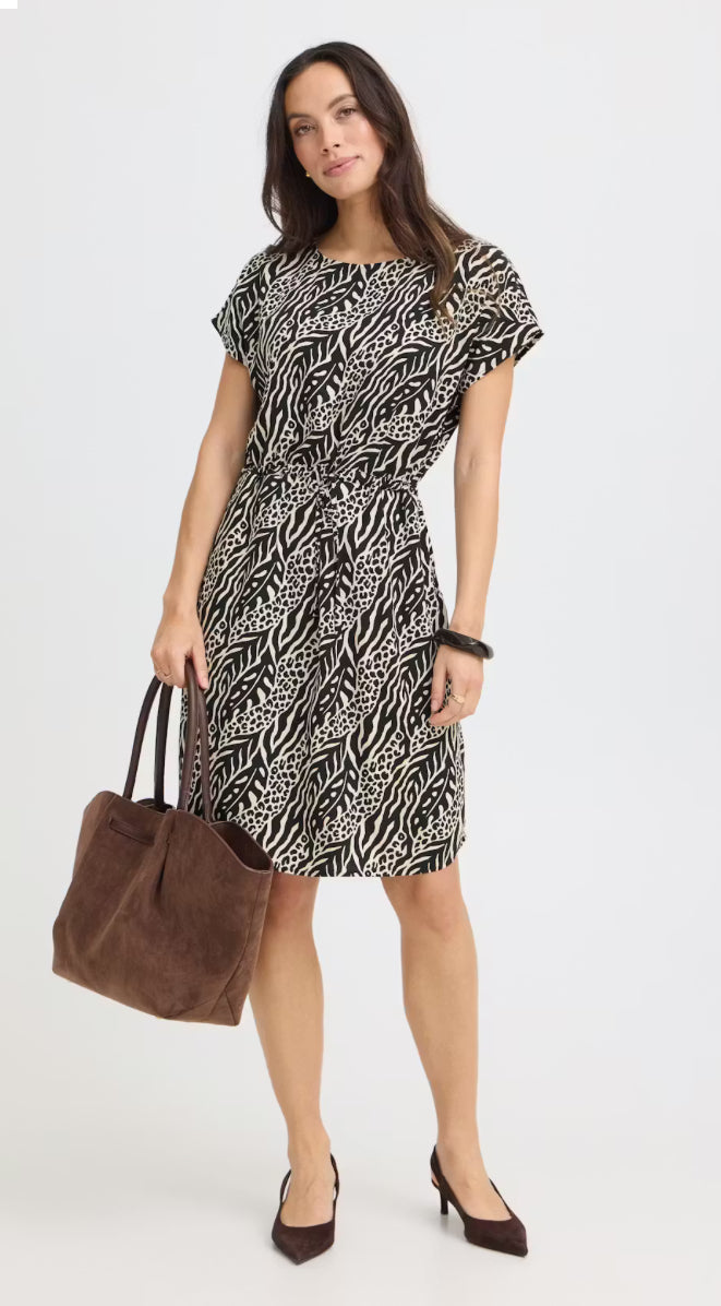 B.young Oneck dress