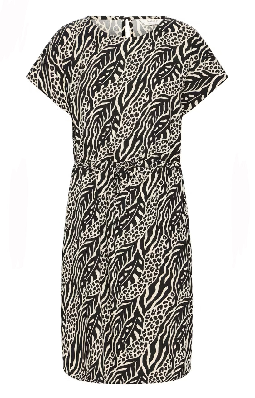 B.young Oneck dress